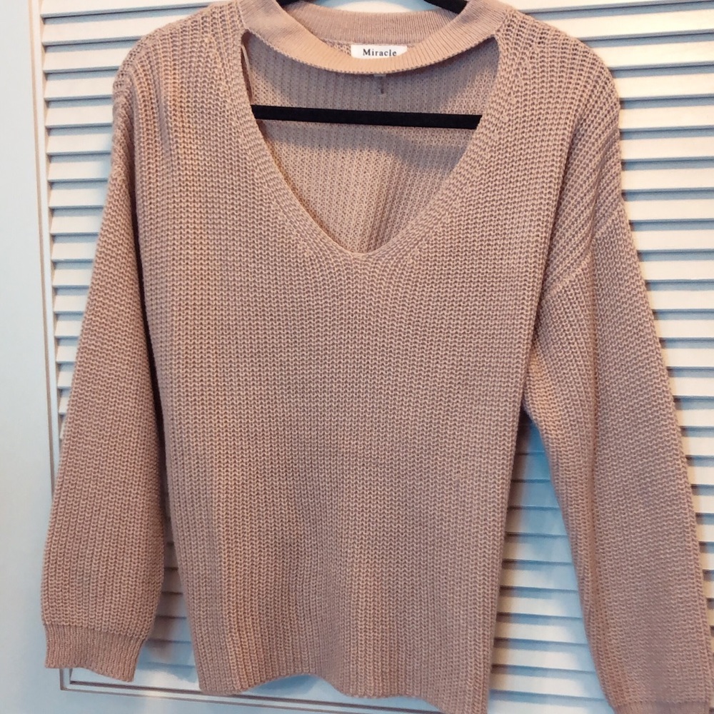 Tan/light mauve v-neck sweater w/ build in choker